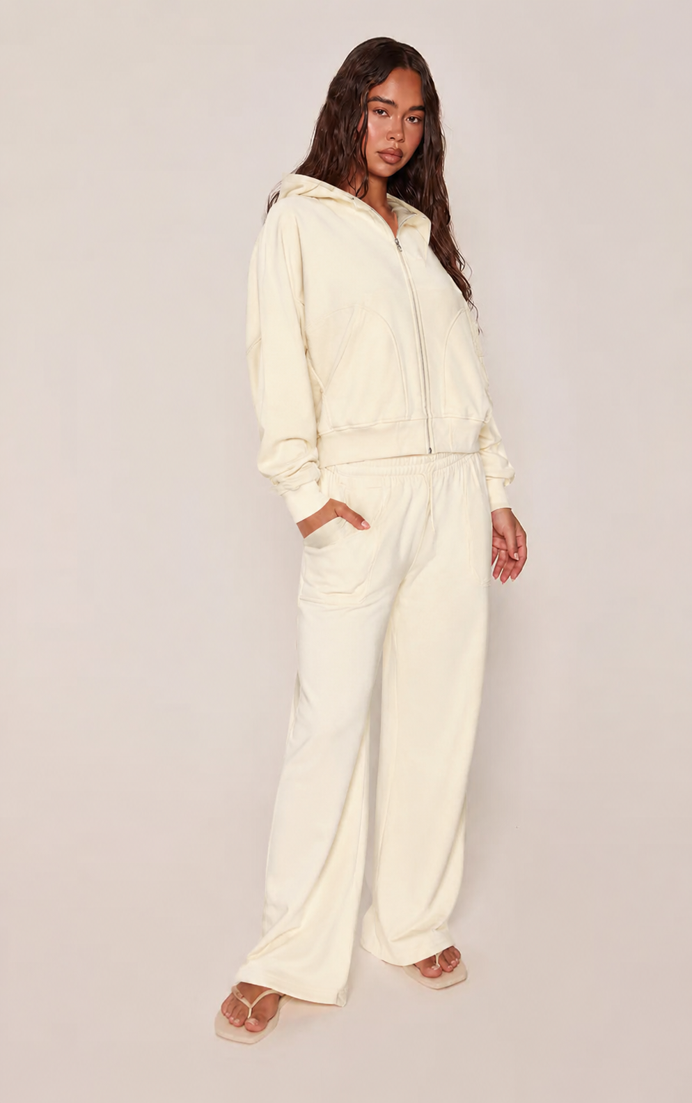 Conjunto Crema Polerón & Pantalón Recto Mi tienda
