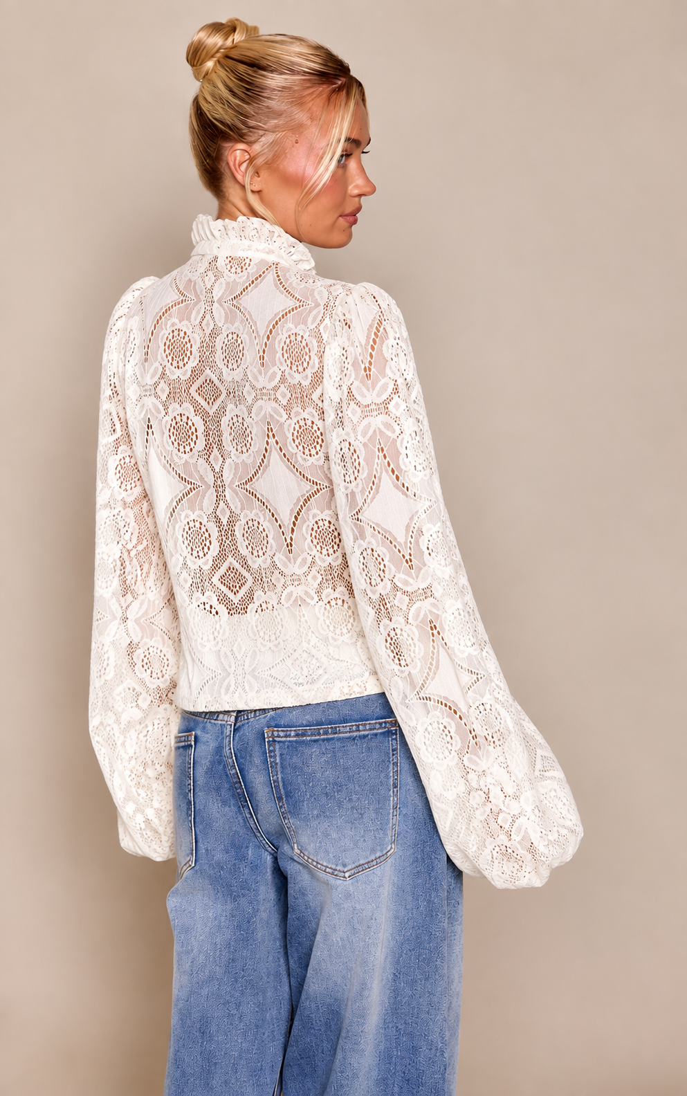 Blusa de Encaje Floral Victoriana VELT
