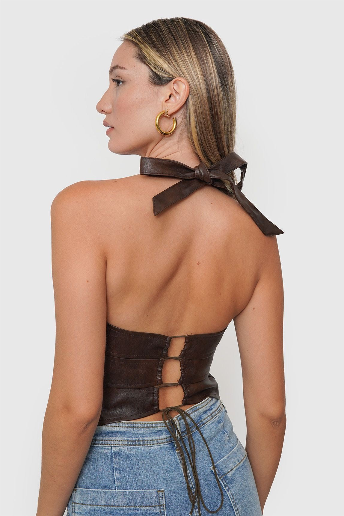 Top Cuerina Café con Amarre al Cuello Mi tienda